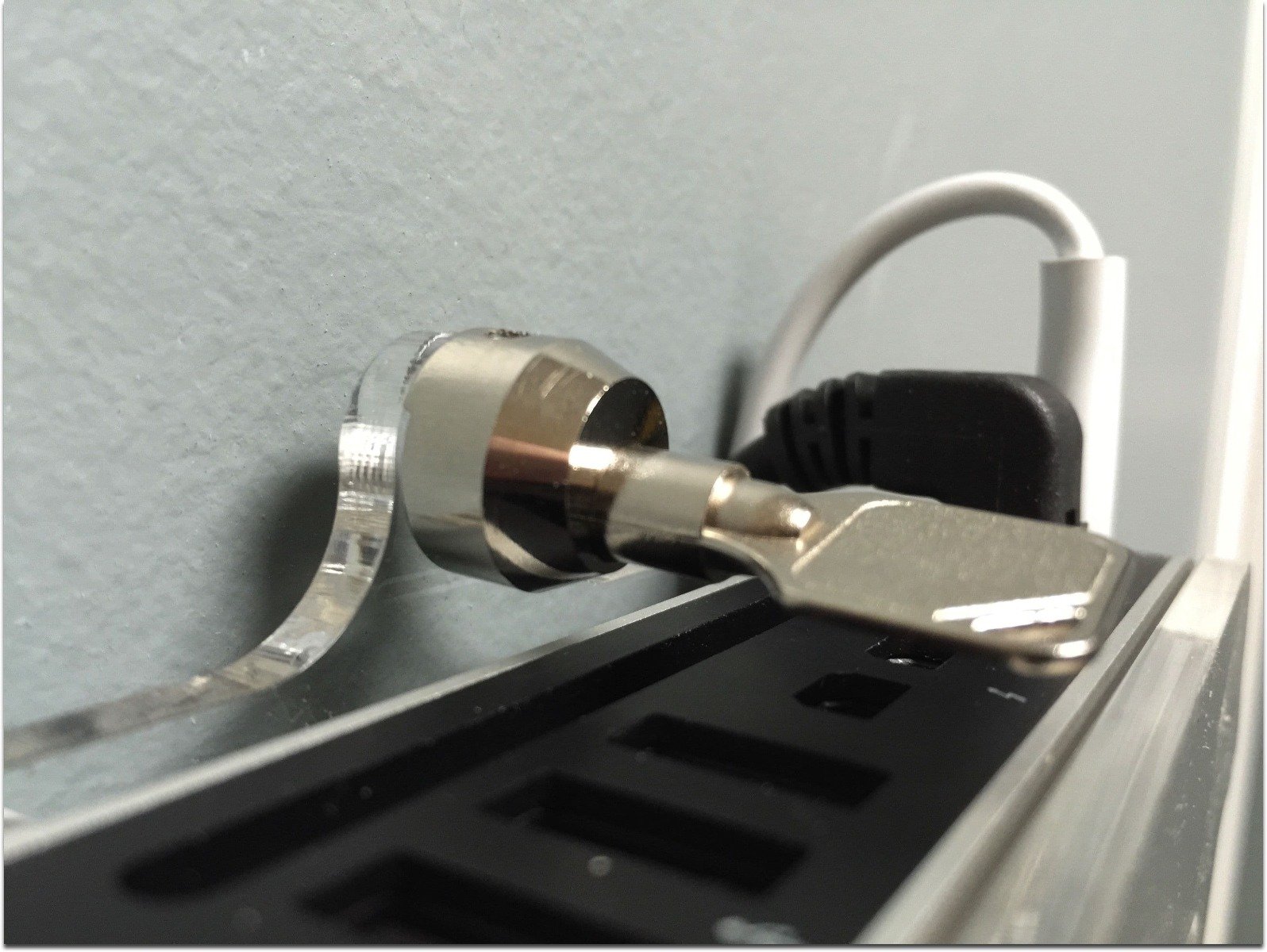 Mini mount Clear for Mac Mini (3rd and 4th Generation) with locking feature (desktop image) Mini mount Clear for Mac Mini (3rd and 4th Generation) with locking feature (desktop image)